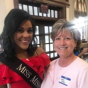 Meet your Posher, Laura